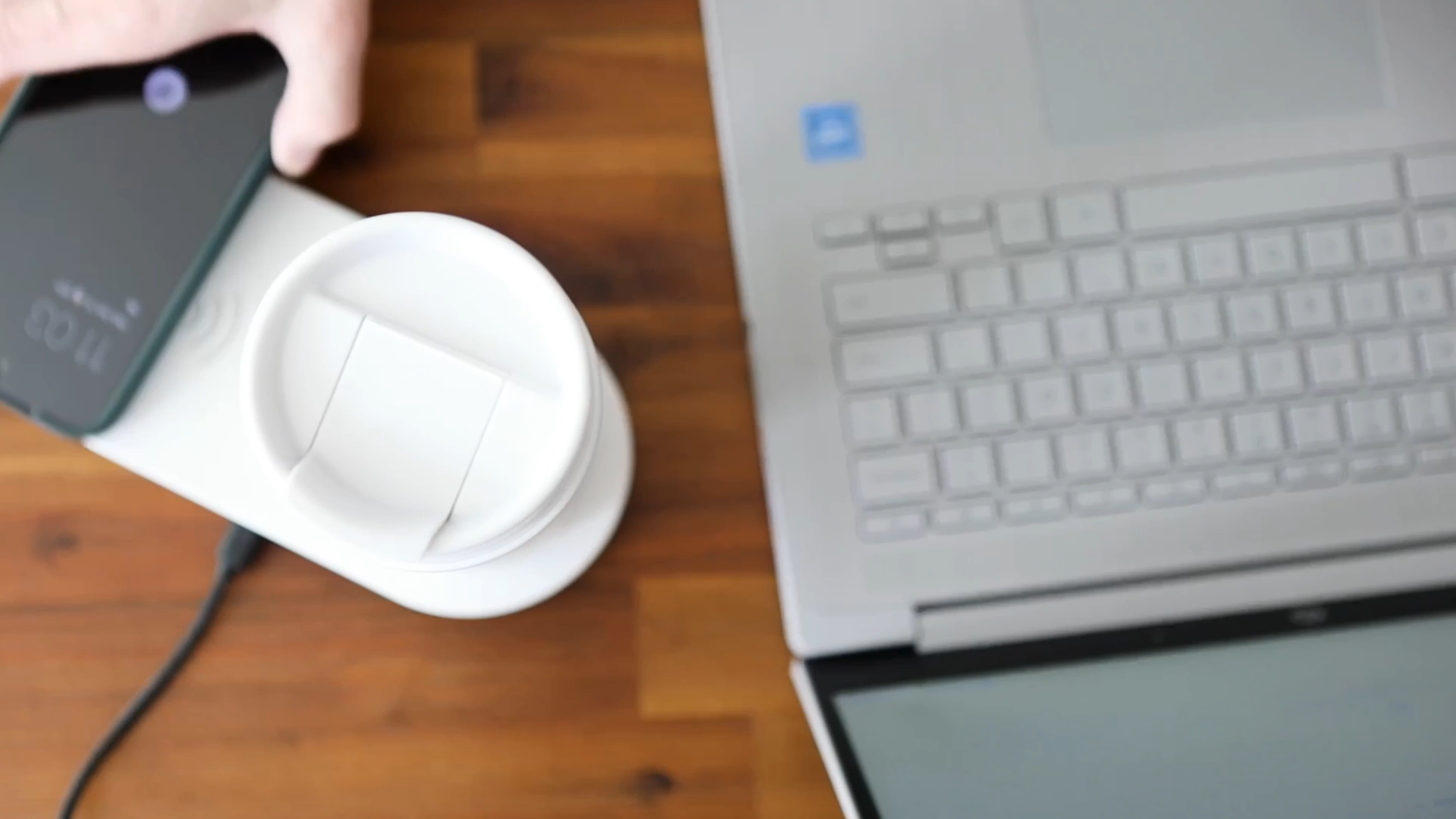 Charge your smartphone while charging your Ciups Products